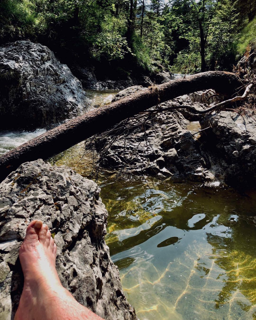 Ice cold feet - by Helmut Hoffer von Ankershoffen