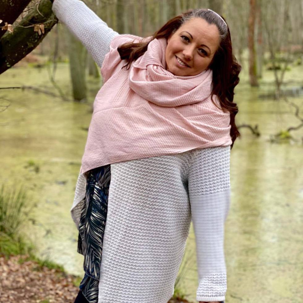 In love with Sandra Hoffer von Ankershoffen - by Helmut Hoffer von Ankershoffen